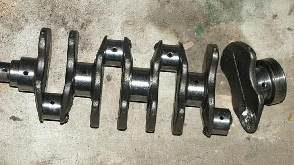 Inline 4 crankshaft failure caused by uncontrolled torsional vibration